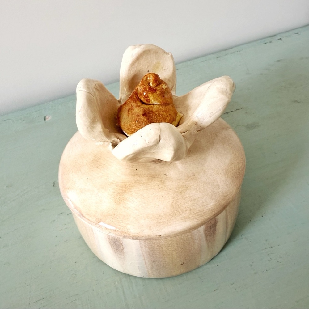 Ceramic Flower Lid Box - Picture 5 of 6